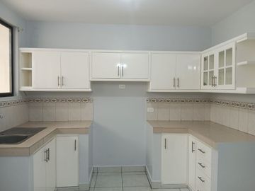 VENDO CASA DENTRO DE URBANIZACIÓN EN EL MEJOR SECTOR DE LA CIUDAD
