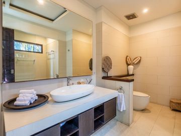 5 Bedroom Luxury Villa on a Sprawling 1100 m² Land in the Heart of Seminyak