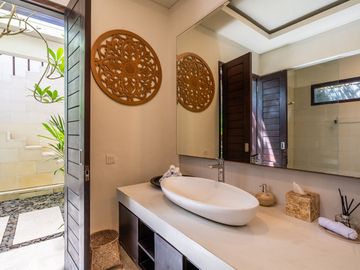 5 Bedroom Luxury Villa on a Sprawling 1100 m² Land in the Heart of Seminyak