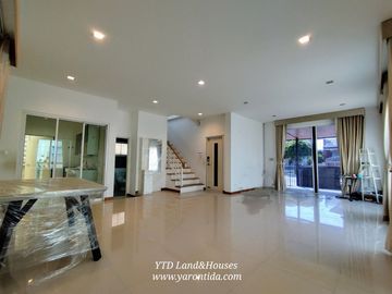 For sale 2-story detached house, Casa Ville Bangna-Theparak, Located near the main road, There is an addition to the roof on the back and sides
