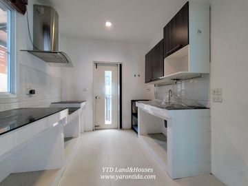 For sale 2-story detached house, Casa Ville Bangna-Theparak, Located near the main road, There is an addition to the roof on the back and sides