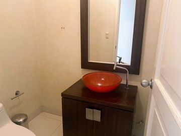 Lindo departamento remodelado frente a parque, venta o alquiler - 3 dormitorios y sala de estar