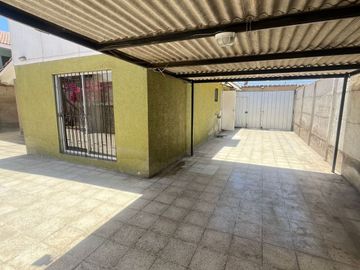 CASA EN VENTA - EXCELENTE UBICACION - LA SERENA