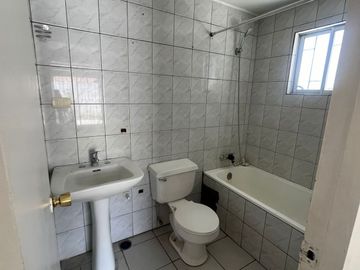CASA EN VENTA - EXCELENTE UBICACION - LA SERENA