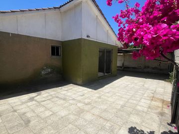 CASA EN VENTA - EXCELENTE UBICACION - LA SERENA