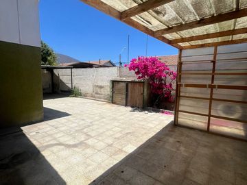 CASA EN VENTA - EXCELENTE UBICACION - LA SERENA
