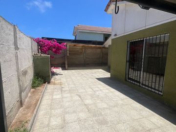 CASA EN VENTA - EXCELENTE UBICACION - LA SERENA