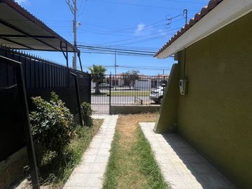 CASA EN VENTA - EXCELENTE UBICACION - LA SERENA