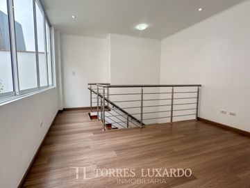 Venta de Departamento Dúplex de estreno con 2 habitaciones, en San Isidro, no paga alcabala. Excelentes acabados. ¡¡Aproveche esta ocasión!!