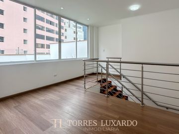 Venta de Departamento Dúplex de estreno con 2 habitaciones, en San Isidro, no paga alcabala. Excelentes acabados. ¡¡Aproveche esta ocasión!!
