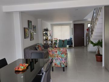 Vendo hermosa casa en conjunto cerrado en sector La Florida de 149m2.