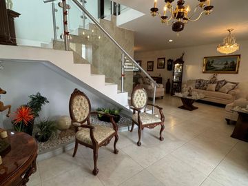 Preciosa casa en venta en Residencial Santa Lucía con espacios muy amplios
