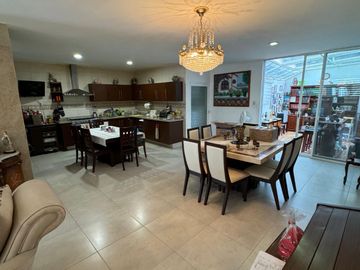 Preciosa casa en venta en Residencial Santa Lucía con espacios muy amplios