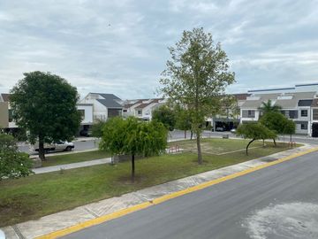 SE VENDE CASA EN FRACCIONAMIENTO EN Almería, Almería, Apodaca, N.L., México