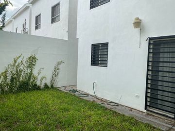 SE VENDE CASA EN FRACCIONAMIENTO EN Almería, Almería, Apodaca, N.L., México