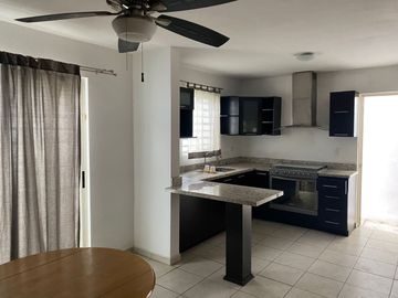 SE VENDE CASA EN FRACCIONAMIENTO EN Almería, Almería, Apodaca, N.L., México