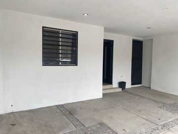 SE VENDE CASA EN FRACCIONAMIENTO EN Almería, Almería, Apodaca, N.L., México