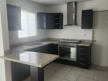 SE VENDE CASA EN FRACCIONAMIENTO EN Almería, Almería, Apodaca, N.L., México