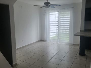 SE VENDE CASA EN FRACCIONAMIENTO EN Almería, Almería, Apodaca, N.L., México