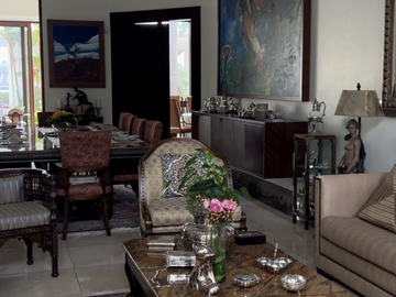 Casa en venta , sector Samborondón, al pie del río.