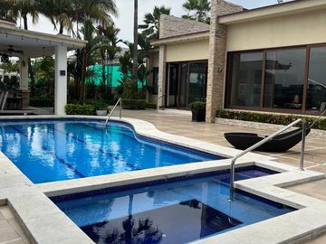VENTA  CASA Golf-club Urb. MOCOLI . Con vista al río
