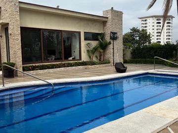 VENTA  CASA Golf-club Urb. MOCOLI . Con vista al río