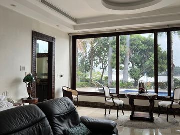 VENTA  CASA Golf-club Urb. MOCOLI . Con vista al río