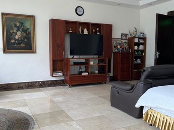 VENTA  CASA Golf-club Urb. MOCOLI . Con vista al río