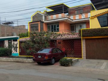¡VENTA! CASA DE 150m2 FRENTE A PARQUE - COMAS🌻🌻🌻