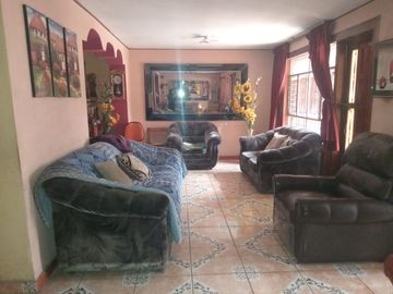 ¡VENTA! CASA DE 150m2 FRENTE A PARQUE - COMAS🌻🌻🌻