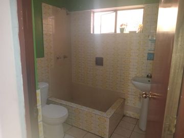 ¡VENTA! CASA DE 150m2 FRENTE A PARQUE - COMAS🌻🌻🌻