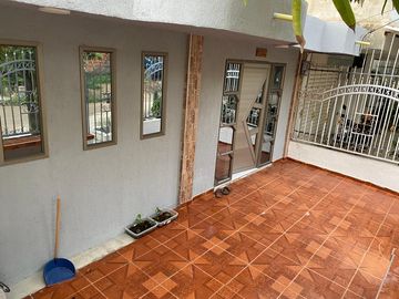 CASA REMODELADA EN VENTA BARRIO LA CAROLINA
