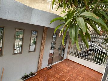 CASA REMODELADA EN VENTA BARRIO LA CAROLINA