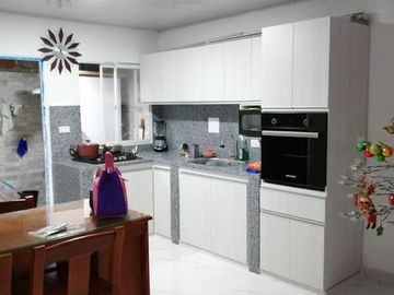 CASA REMODELADA EN VENTA BARRIO LA CAROLINA