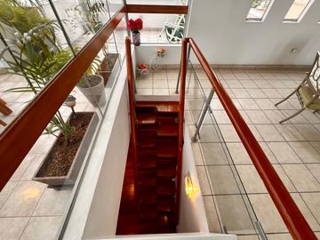 VENTA DE DEPARTAMENTO DÚPLEX 190.40 m2. MONTERRICO – SURCO ZONA TRANQUILA Y CÉNTRICA.