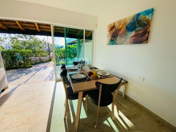 CASA EN VENTA AL SUR DE CUERNAVACA CON ALBERCA Y JARDIN