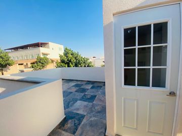 CASA EN VENTA AL SUR DE CUERNAVACA CON ALBERCA Y JARDIN