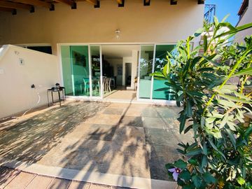 CASA EN VENTA AL SUR DE CUERNAVACA CON ALBERCA Y ROOF GARDEN