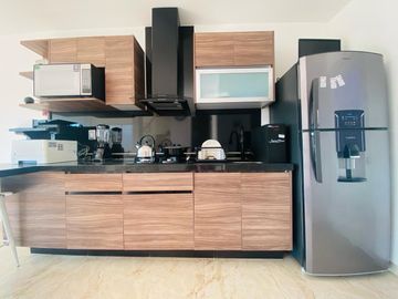 CASA EN VENTA AL SUR DE CUERNAVACA CON JARDIN Y ALBERCA