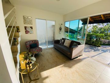 CASA EN VENTA CON ALBERCA Y PALAPA AL SUR DE CUERNAVACA