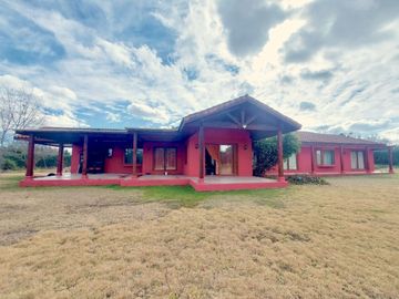 Casa impecable  en parcela