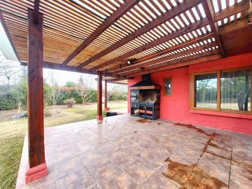 Casa impecable  en parcela