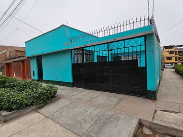 Se Vende Amplia Casa En San Felipe, At187M2 En Esquina