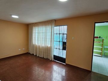 Se Vende Amplia Casa En San Felipe, At187M2 En Esquina