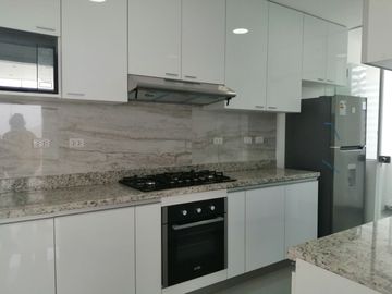 Departamento en Venta en Mayorazgo, Límite con La Molina, 3 dormitorios, vista a parque