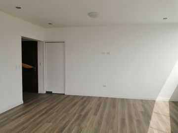Departamento en Venta en Mayorazgo, Límite con La Molina, 3 dormitorios, vista a parque