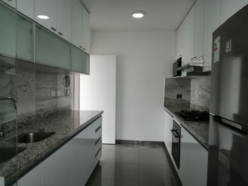 Departamento en Venta en Mayorazgo, Límite con La Molina, 3 dormitorios, vista a parque