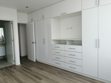 Departamento en Venta en Mayorazgo, Límite con La Molina, 3 dormitorios, vista a parque