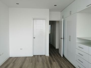 Departamento en Venta en Mayorazgo, Límite con La Molina, 3 dormitorios, vista a parque