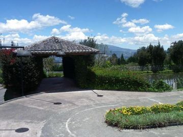 Casa Quinta con Amplio Terreno en Venta. Pifo, a 15 Min del Aeropuerto de Quito.
